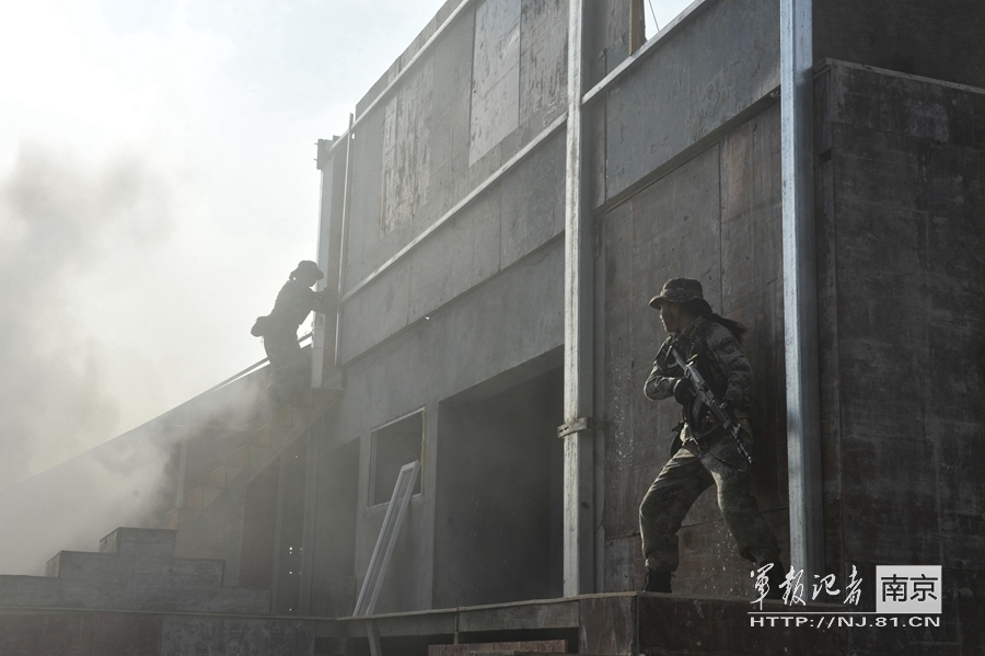 装修别再铺木地板，这种地板更实用！高级、性价比超高 